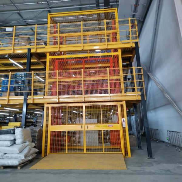 Custom Heavy-Duty Hydraulic Freight Elevator for Industrial Warehouses - صورة Custom Heavy-Duty Hydraulic Freight Elevator for Industrial Warehouses - صورة 15